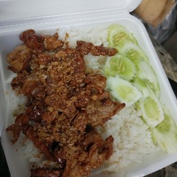 ข้าวหมูกระเทียม