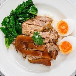 ข้าวขาหมูใส่ไข่