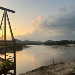 คุ้งน้ำรีสอร์ท