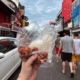 ข้าวเหนียวหมูทอดรถเข็น