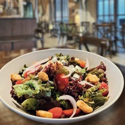 • Garden Salad (การ์เด้นสลัด)