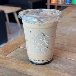 Trick or Treat Cafe & Bar (ทริค ออร์ ทรีท คาเฟ่ แอนด์ บาร์) ถนนราชดำเนิน