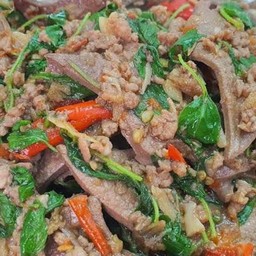 กระเพราหมูสับใส่ตับ (ราดข้าว)
