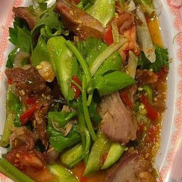 ยำคอหมูย่าง