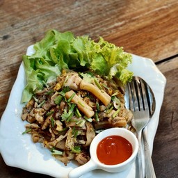 ก๋วยเตี๋ยวคั่วไก่