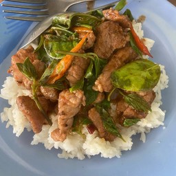 กระเพราเนื้อตุ๋น