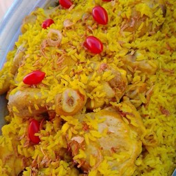 ข้าวหมกไก่พิเศษสุดๆ ไก่ทอด 1 ชิ้นไก่ต้ม 1 ชิ้น