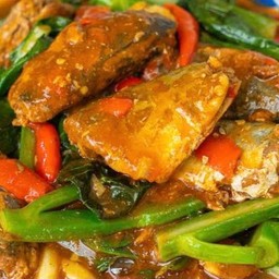 คะน้าปลากระป๋อง(กับข้าว)