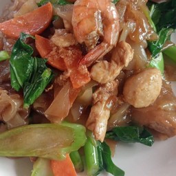 ผัดชีอิ้วกุ้ง