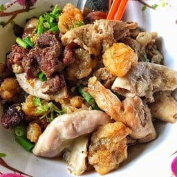 เก่ง-กิ๊ฟ ก๋วยเตี๋ยวบ้านน้อยซอยลึก สาขา3 กาดฝรั่งหางดง