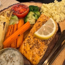 Salmon (แซลมอน)