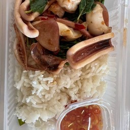 ข้าวกะเพราหมึก
