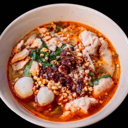 ก๋วยเตี๋ยวต้มยำพริกเผาจัมโบ้