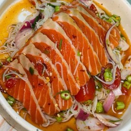 ยำขนมจีนแซลมอล