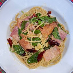 สปาเกตตีเบคอนผัดพริกแห้ง