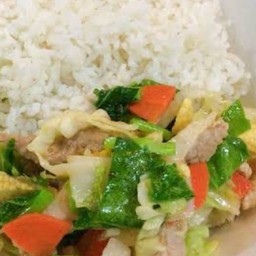 ข้าวราดผัดผัก