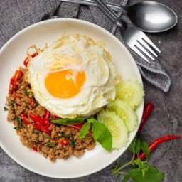 ข้าวผัดกระเพรา