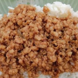 ข้าวราดเนื้อสัตว์หวาน(เนื้อสัตว์สามารถเลือกได้ในเมนูได้นะคะ)