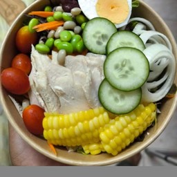 สลัดอกไก่ไข่ต้ม