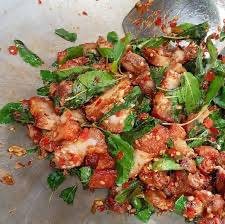 กระเพราหมูกรอบ(กับข้าว)