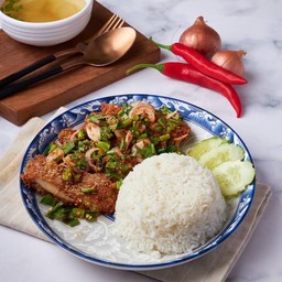 ข้าวมันยำไก่แซ่บ (ทอด)