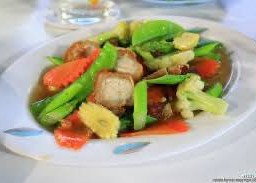 (กับข้าว)ผัดผักรวมหมูกรอบ