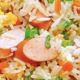 ข้าวผัดไส้กรอกแดง