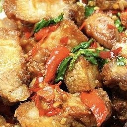 กะเพราหมูกรอบ (กับ)