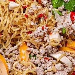 ยำมาม่าหมูสับ