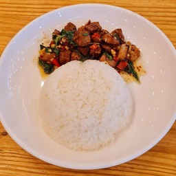 ข้าวกะเพราหมูชาชู