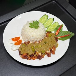 Fried Chicken With Green Curry Sauce