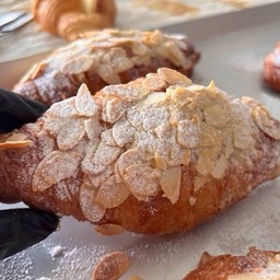 อัลม่อน ครัวซอง 1แถม1