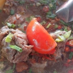 ฟาเซียข้าวหน้าเนื้อทอด ข้าวราดแกงเนื้อฮาลาล