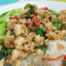กระเพราไก่ราดข้าว