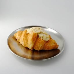 Almond Croissant Lm