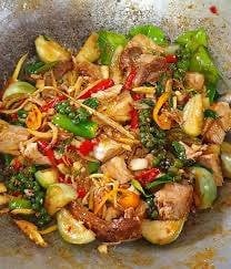 (กับข้าว)ผัดฉ่าหมูกรอบ