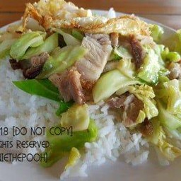 ข้าว กะหล่ำปลีหมูกรอบ+ไข่ดาว