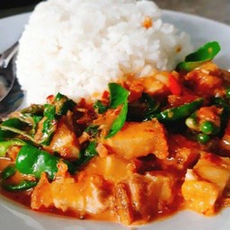 ข้าวราดผัดพริกแกง