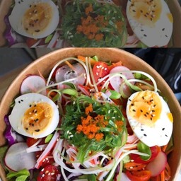สลัดผักผลไม้หน้าปูอัดยำสาหร่ายไข่กุ้ง