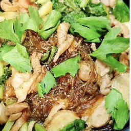 เนื้อไก่อบวุ้นเส้น