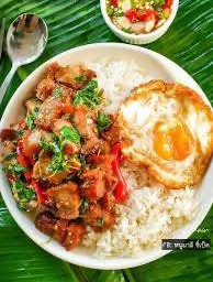 ข้าวราดกระเพราหมูกรอบ