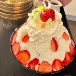 บิงซูสตรอว์เบอร์รี่ชีสเค้ก