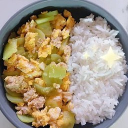 ผัดแตงกวา ใส่ไข่ ใส่เนื้อสัตว์