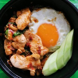 ข้าวกะเพราพริกแห้ง(อกไก่)