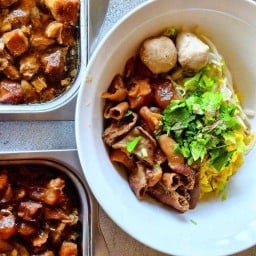 เตี๋ยว ตุ๋น สามแยก -