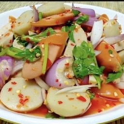 ยำรวม(ลูกชิ้น หมูยอ ไส้กรอกหนังกรอบ เห็ดหูหนูขาว ปูอัด