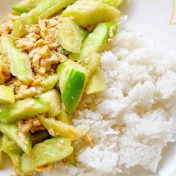 แตงกวาปัดใส่ใข่