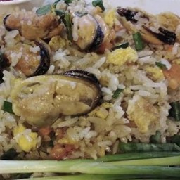 ข้าวผัดหอยแมลงภู่