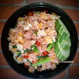 แหนมคั่วไข่ราดข้าว