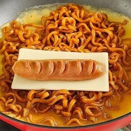 มาม่าเผ็ดเกาหลีห่อไข่